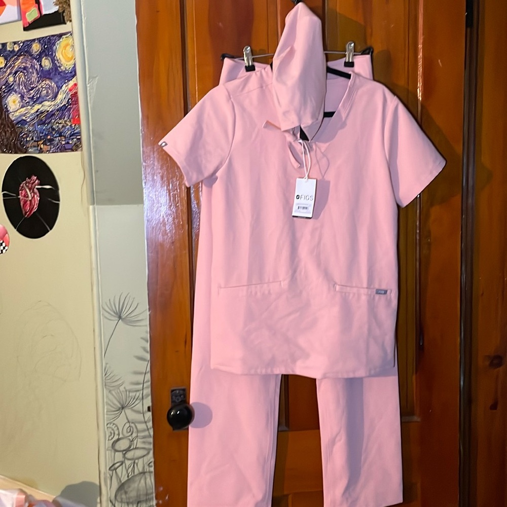 figs pink sand scrub set with scrub cap, size small